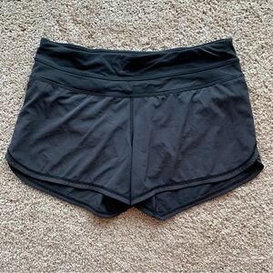 Lululemon Groovy Run Shorts Size 6 Solid Black Lined 4" Inseam Zip Pocket